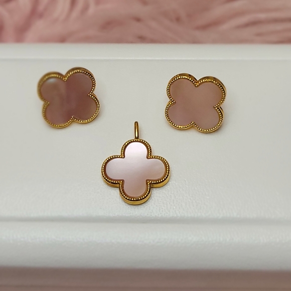 Set of Clover Earrings and Pendant only, Mother of Pearl Pinkish Tone 18K - Picture 2 of 14